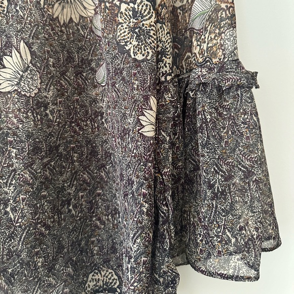 Brown Paisley Design Blouse with flowy sleeves - Picture 3 of 3